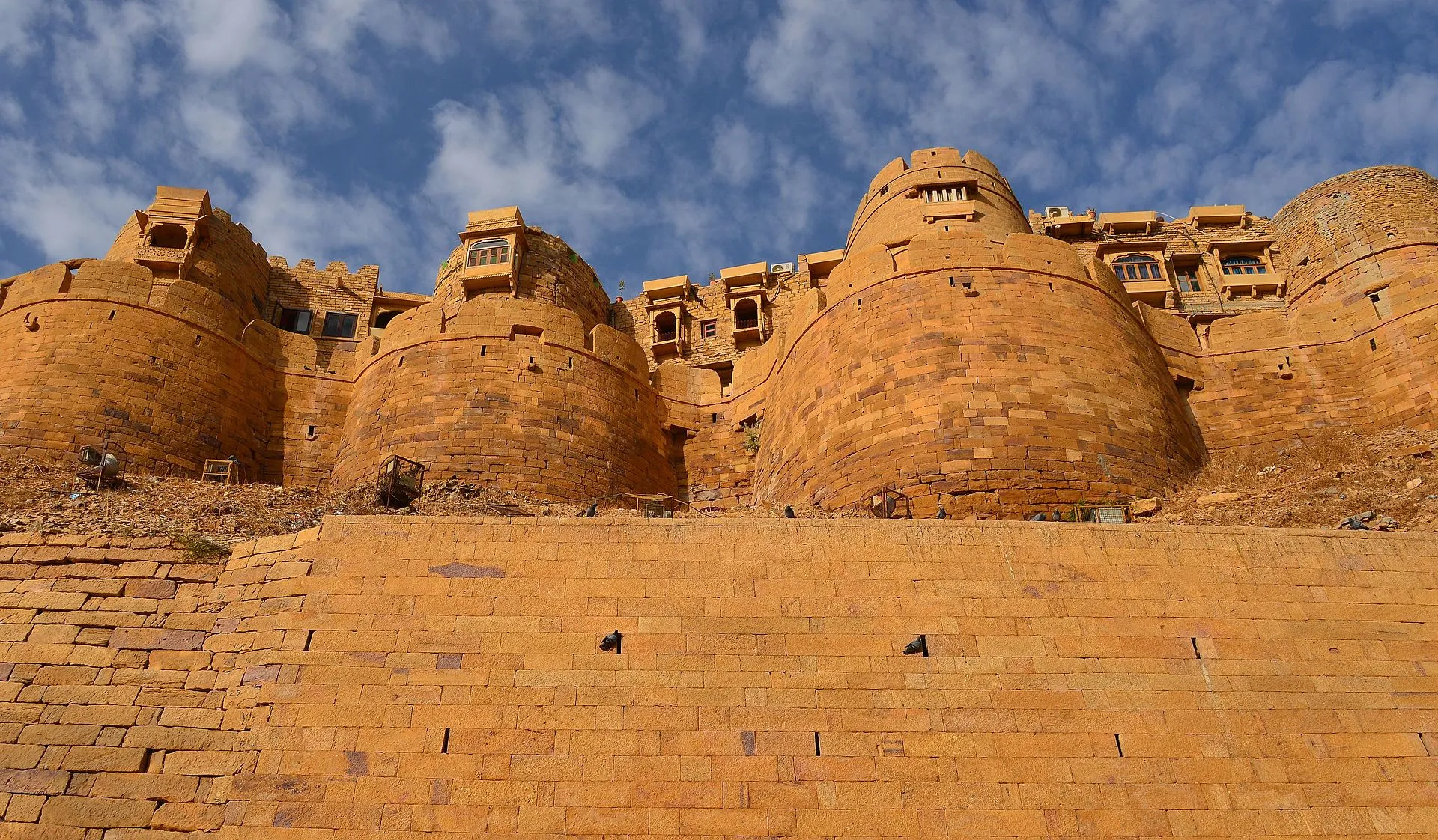 Jaisalmer Fort: A Golden Citadel Rising from the Sands of Time